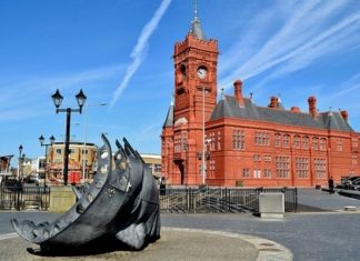 Đắm mình trước vẻ đẹp cổ kính của thành phố Cardiff nước Anh